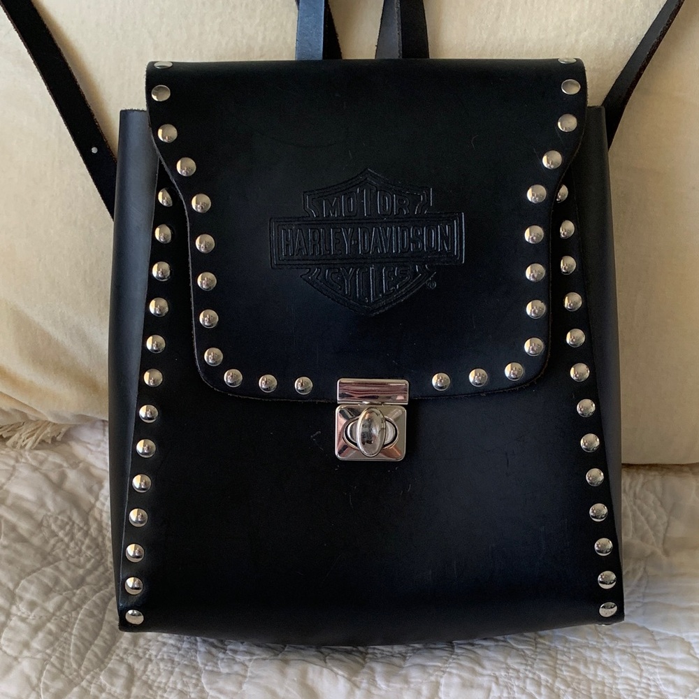HARLEY DAVIDSON MOTORCYCLE 100% LEATHER WITH STUDDING BLACK BACKPACK BAR SHEILD